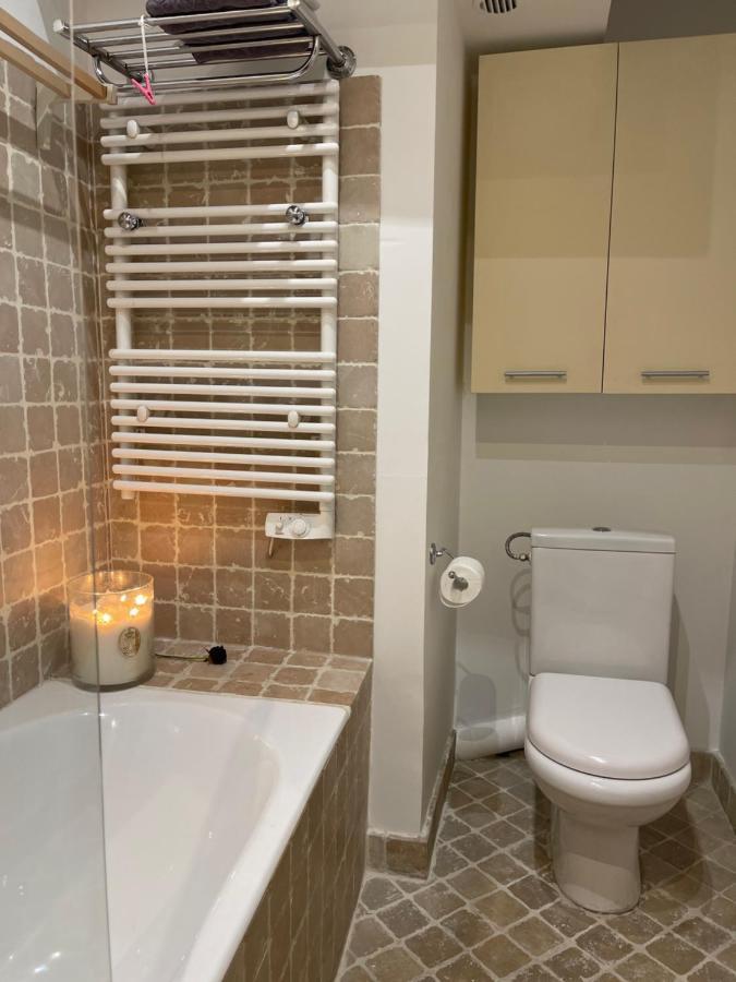 Apartamento Quartier Montorgueil, Voie Piétonne, Dans Un Immeuble Du Xvème *