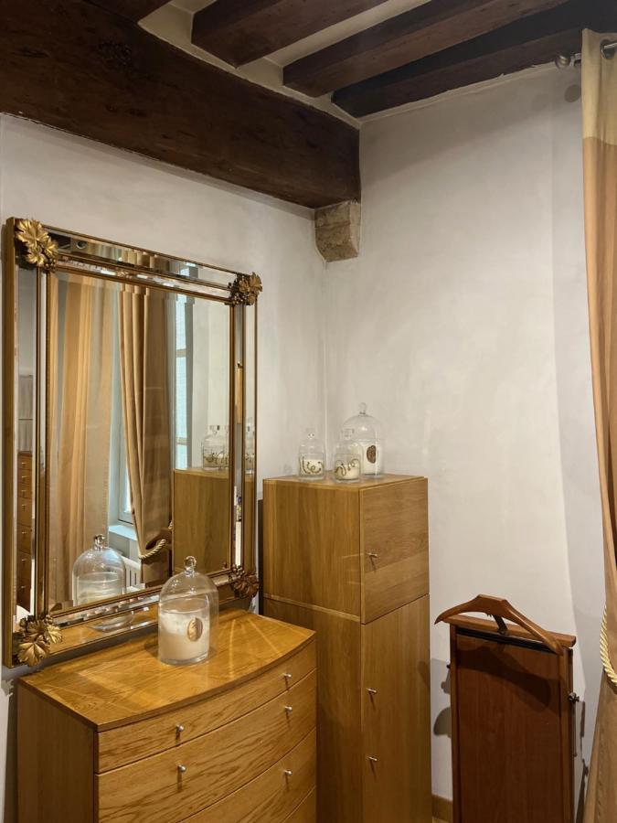 Quartier Montorgueil, Voie Piétonne, Dans Un Immeuble Du Xvème Apartamento París